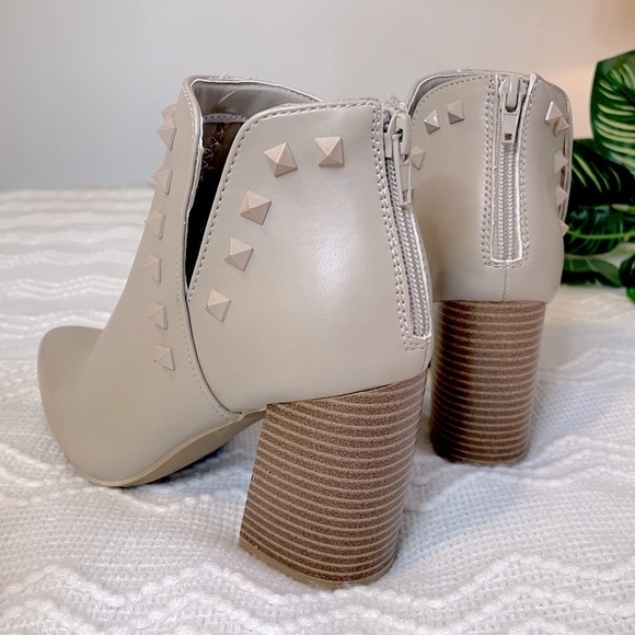 NWOT Mari A. Studded Ankle Booties Taupe - Picture 6 of 7